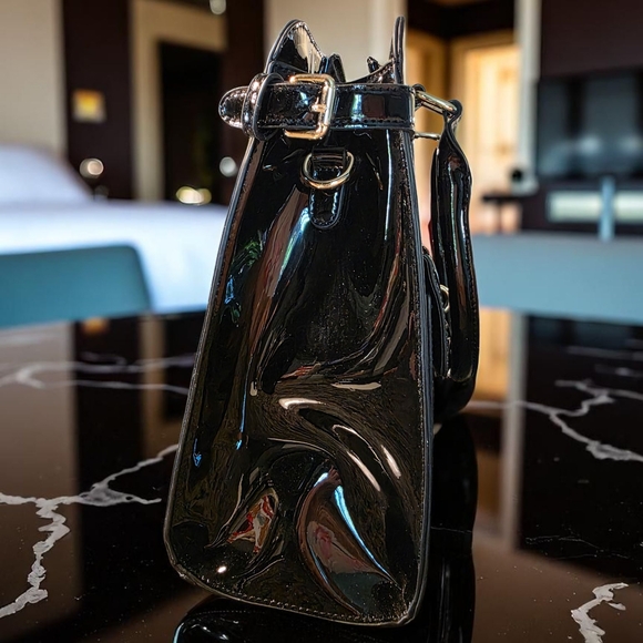 SALE!! Plaid Designer Handbag with Black Patent Accents NWOT FREE SHIPPING!! - Picture 5 of 8